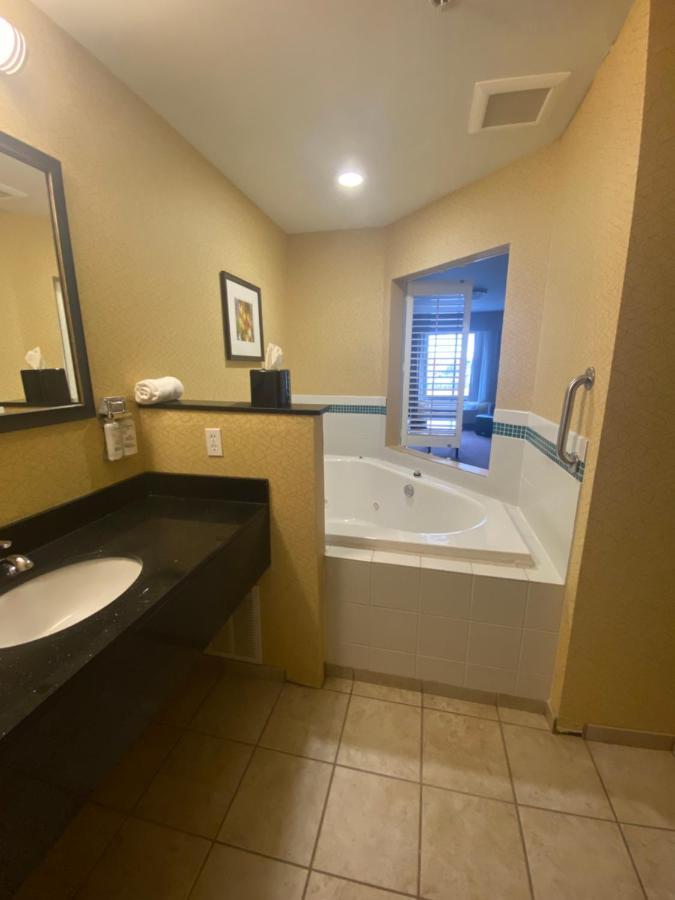 Holiday Inn Express And Suites Detroit North-Troy By Ihg Exteriér fotografie